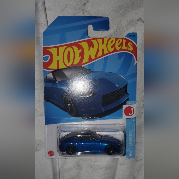 3x$20 Nissan z hotwheels - Picture 3 of 3